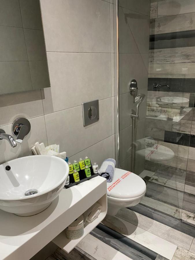 V-suites Apartment